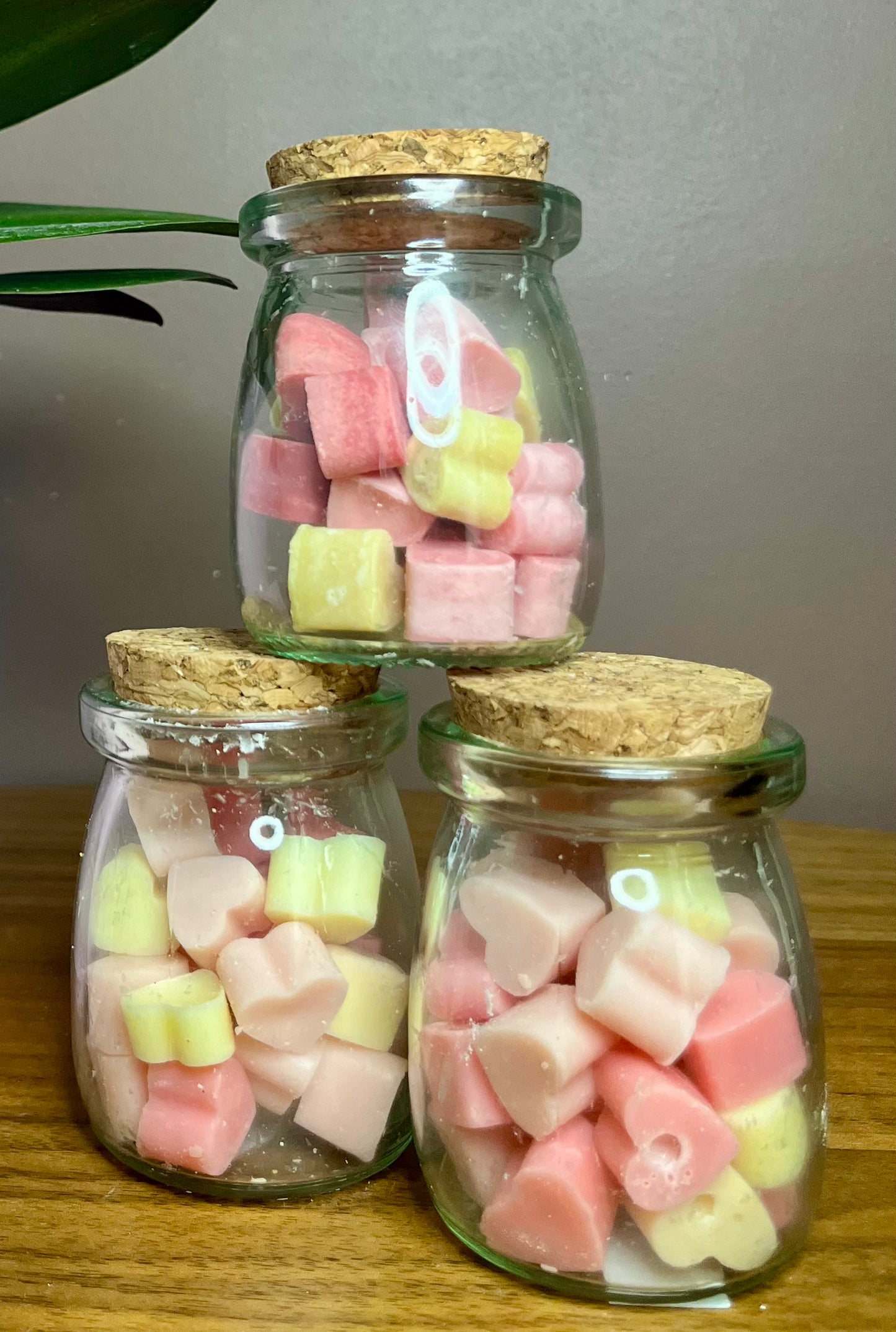 Mini cœurs à faire fondre : 100% personnalisables (2 couleurs + 1 parfum) - Bocal réutilisable - 40 g de cire💛✨